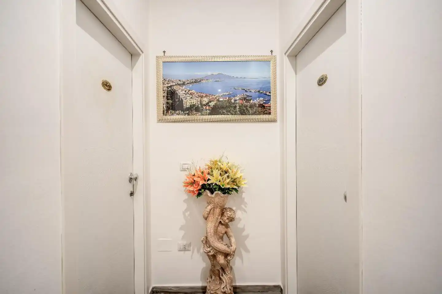 Napoli's Gold Lobby
