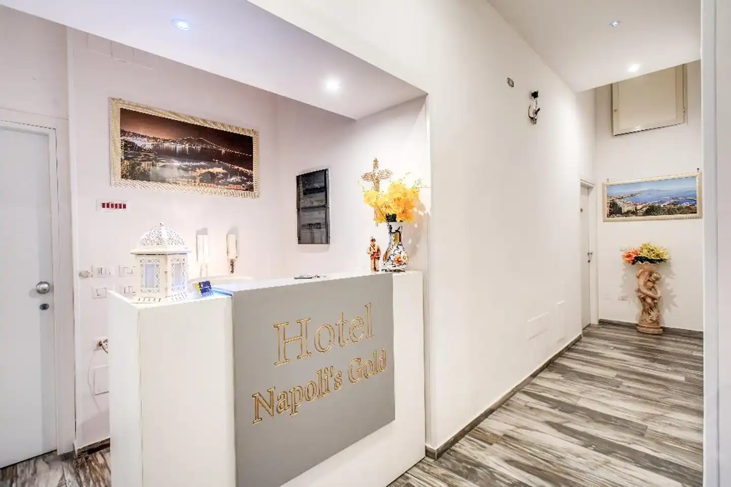 Napoli's Gold Lobby