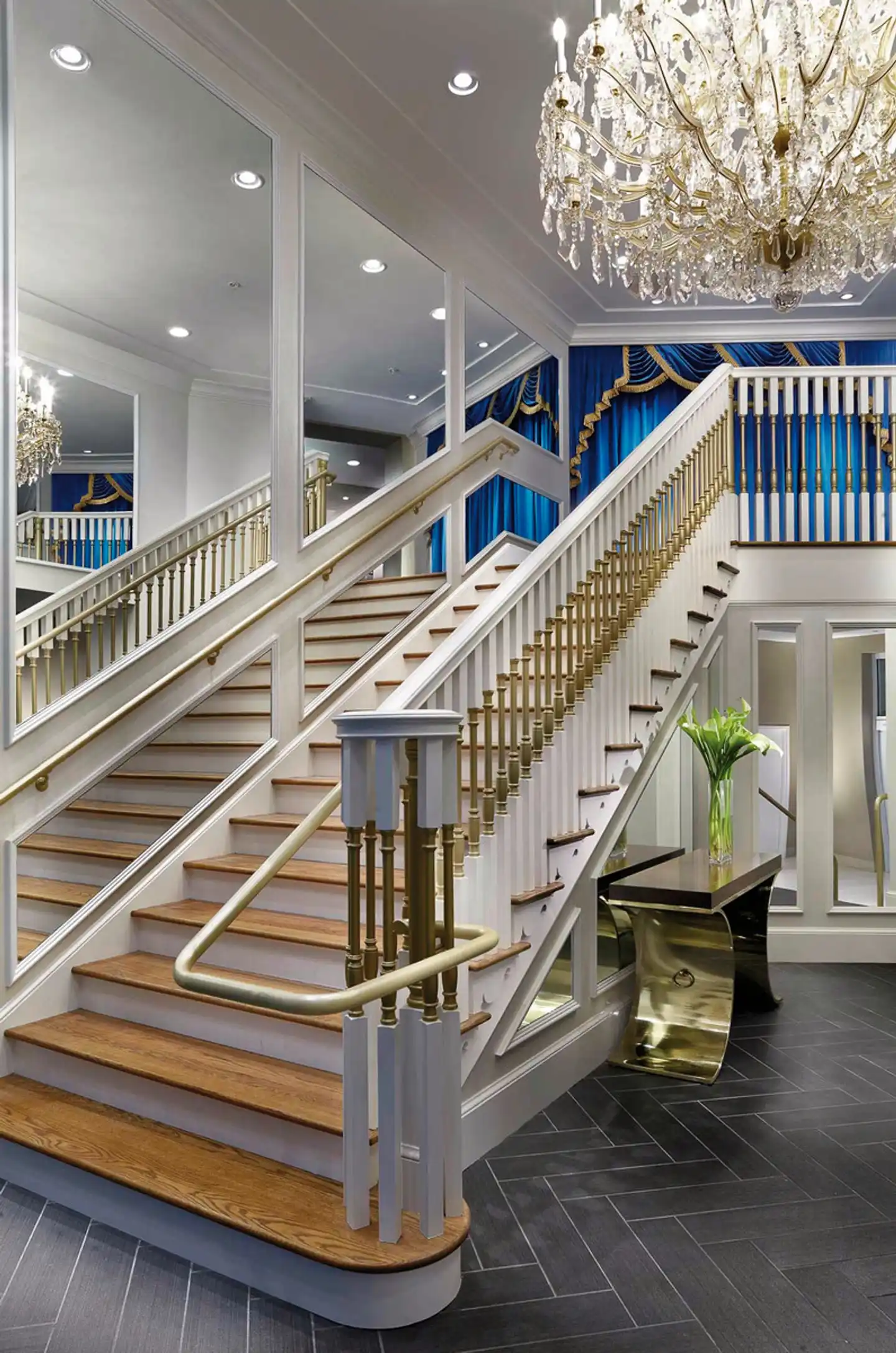 The Guest House at Graceland Lobby