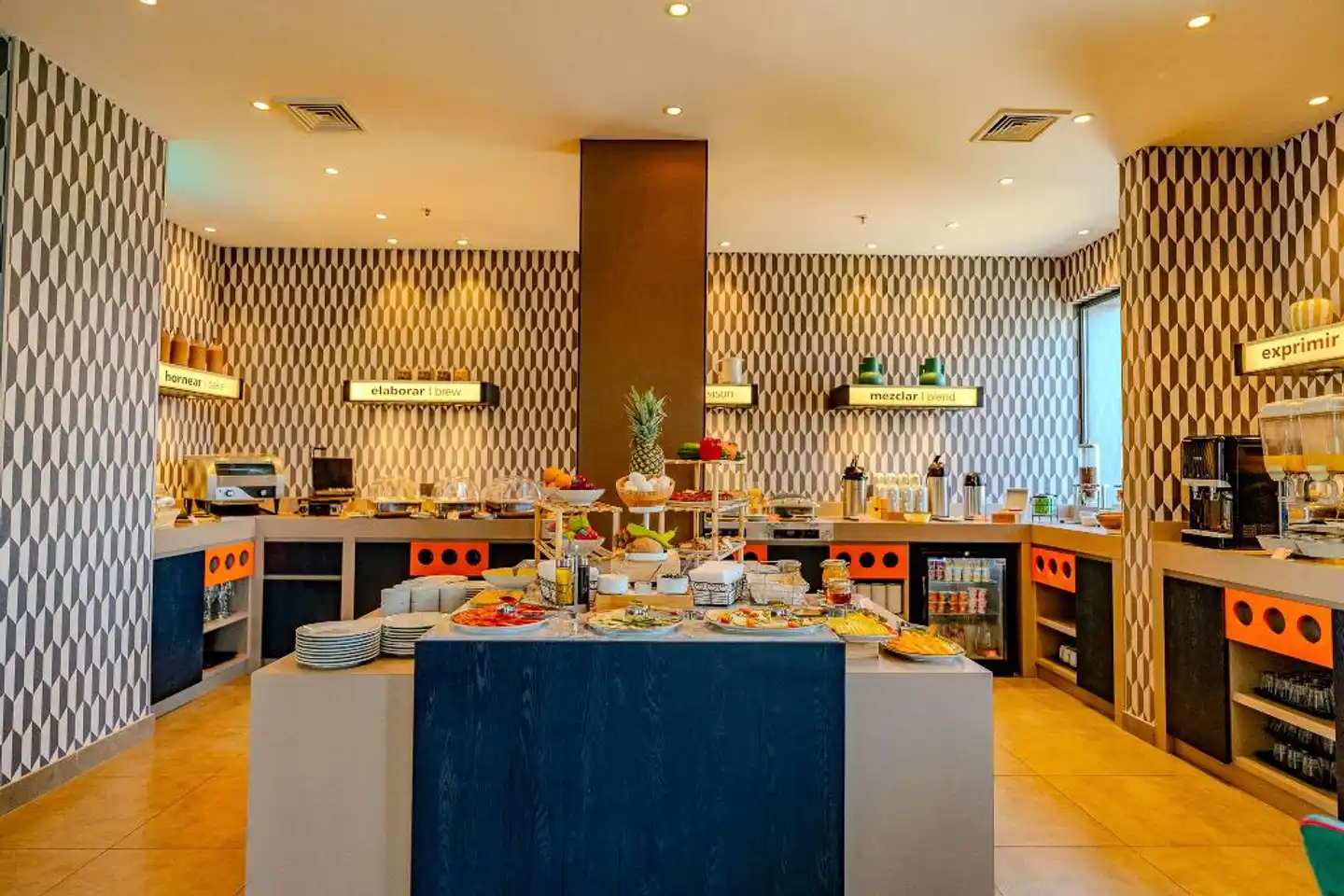 Hampton By Hilton Santiago Las Condes Lobby