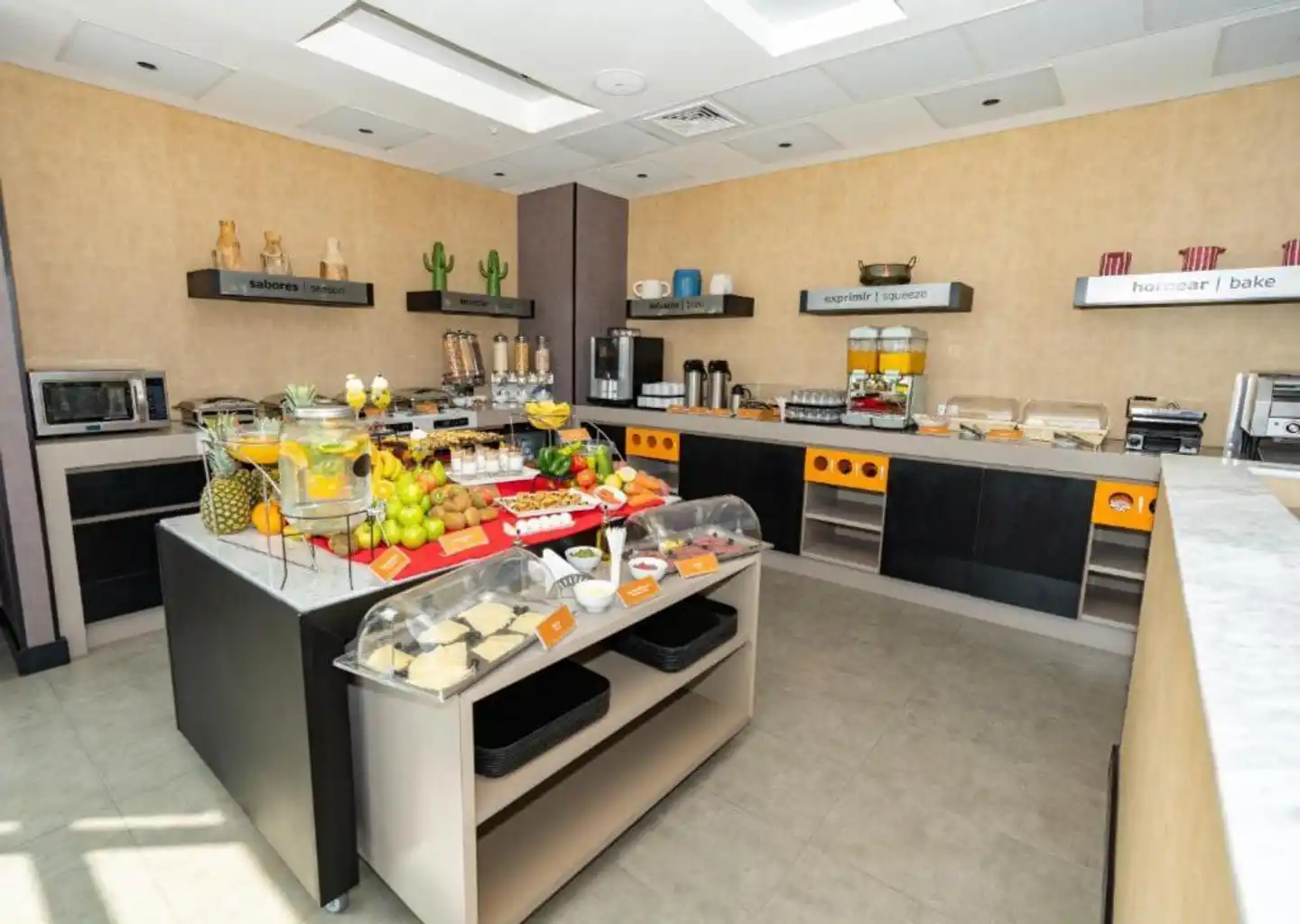 Hampton By Hilton Santiago Las Condes Restaurant