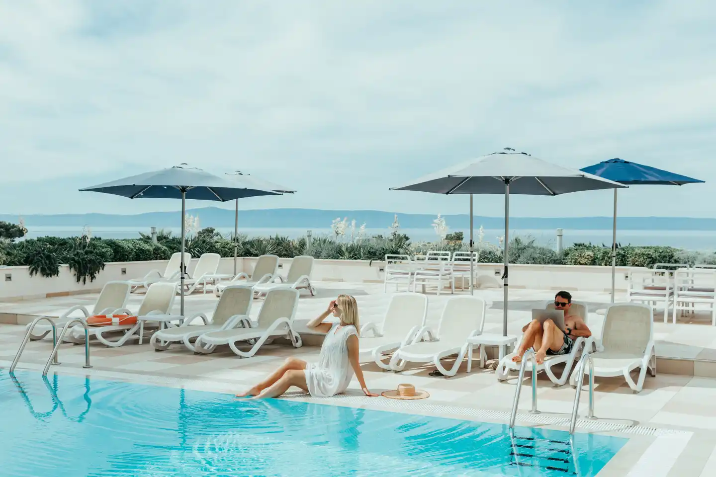 Romana Beach Apartments Pool