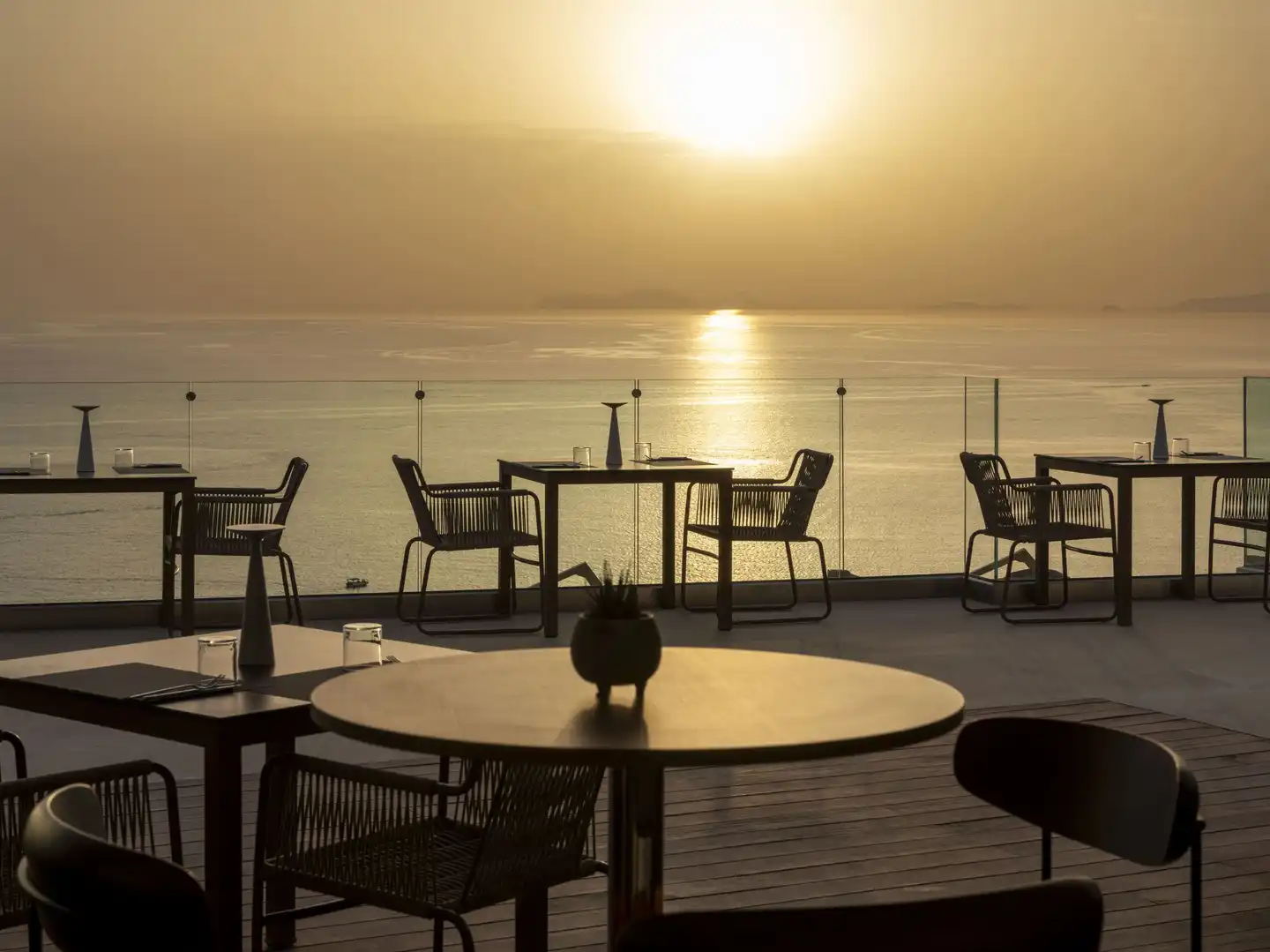 Santo Mine Oia Suites Restaurant