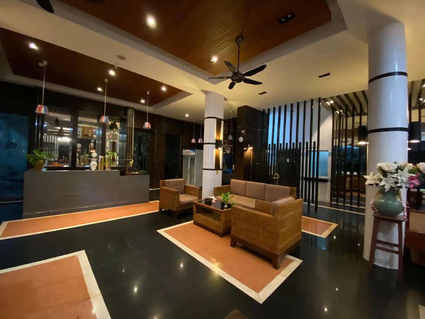 77 Patong Hotel & Spa Lobby