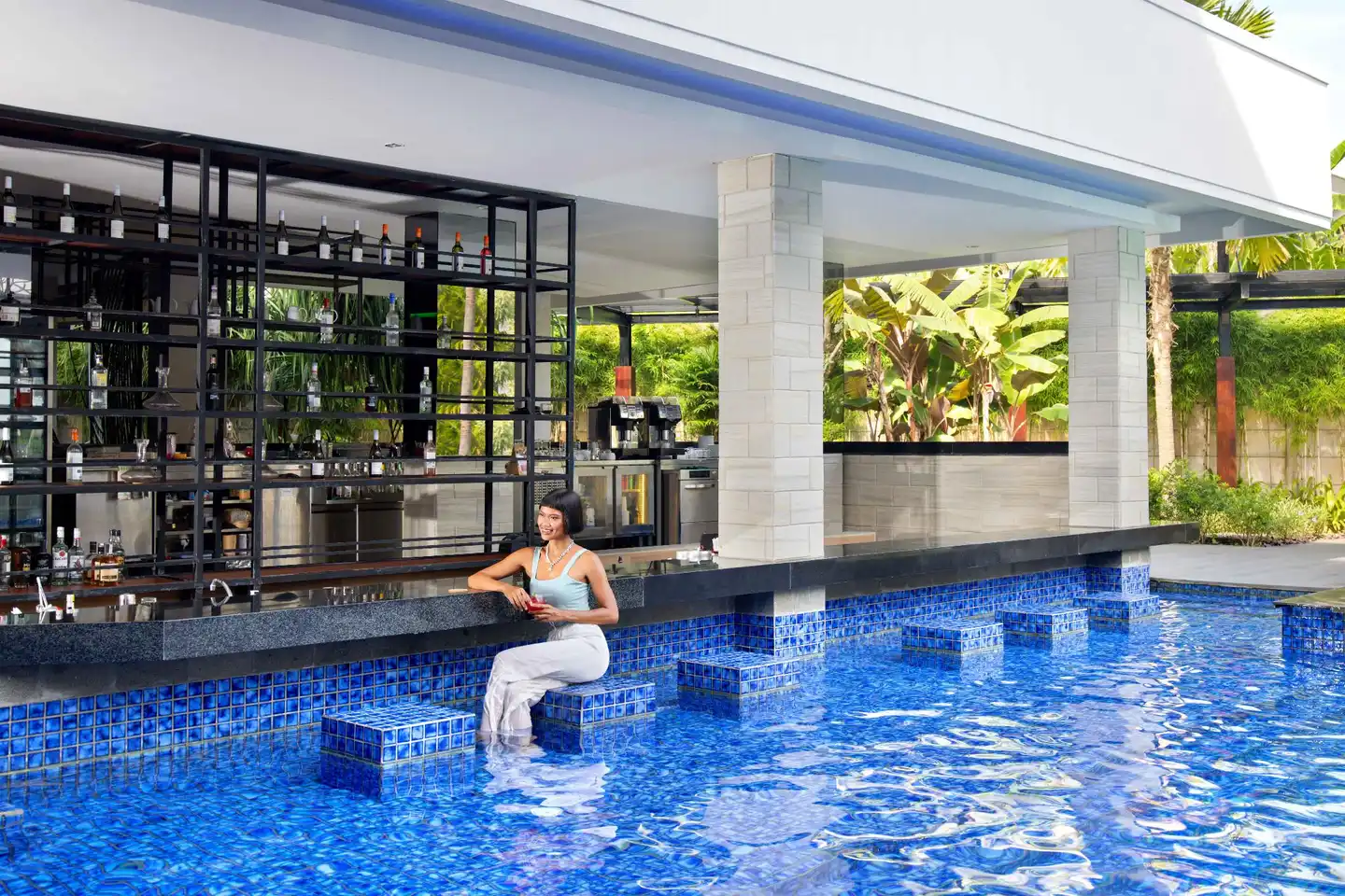 Grand Mercure Bali Seminyak Hallenbad
