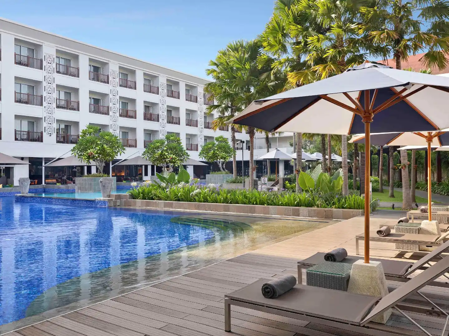 Grand Mercure Bali Seminyak Pool
