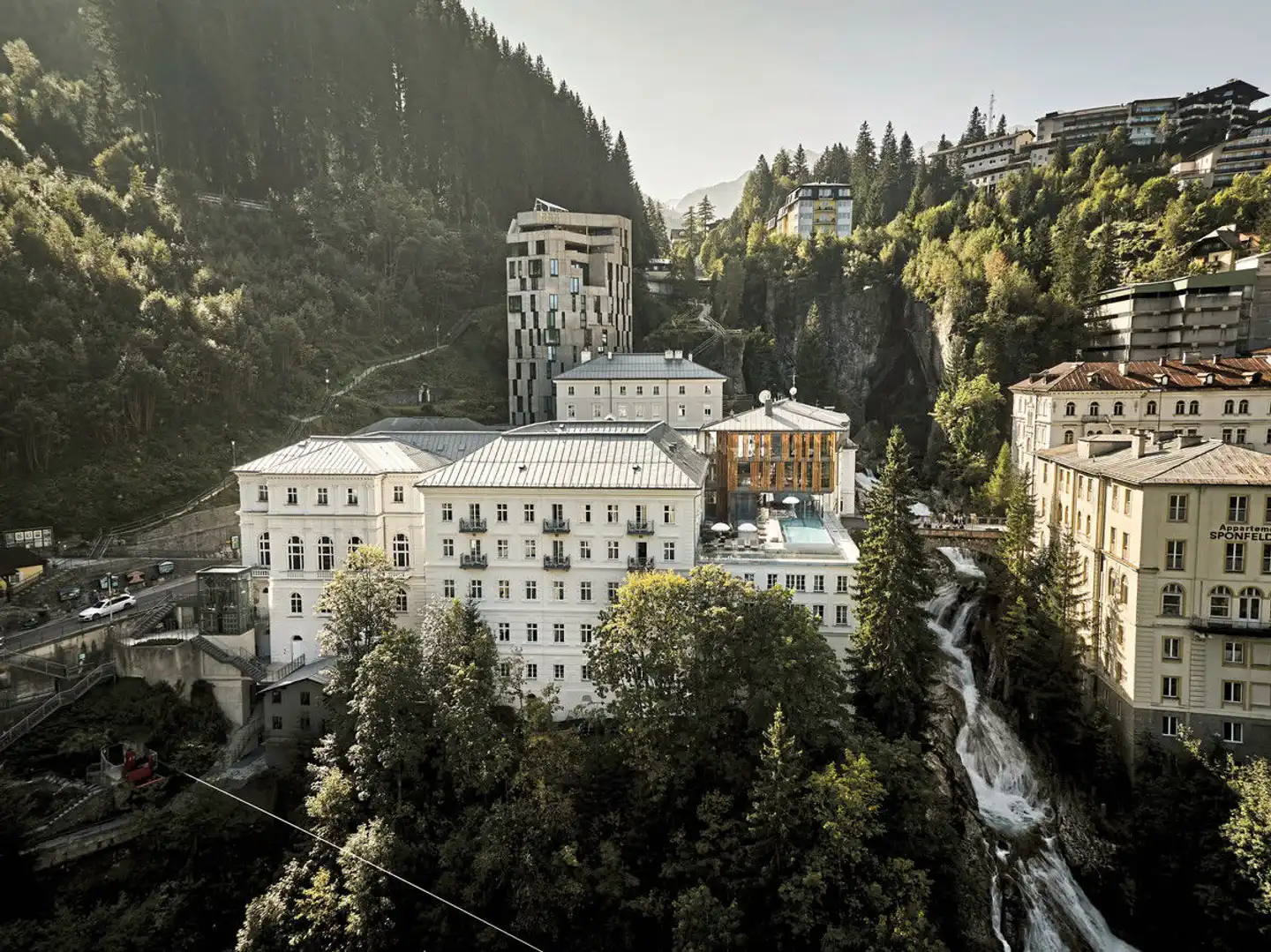 Urban Nature Bad Gastein - Badeschloss Aussenansicht