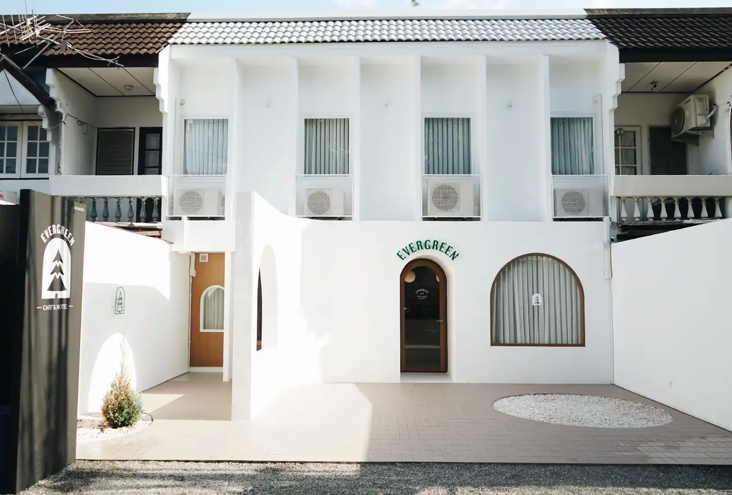 Evergreen Cafe and Hotel Aussenansicht