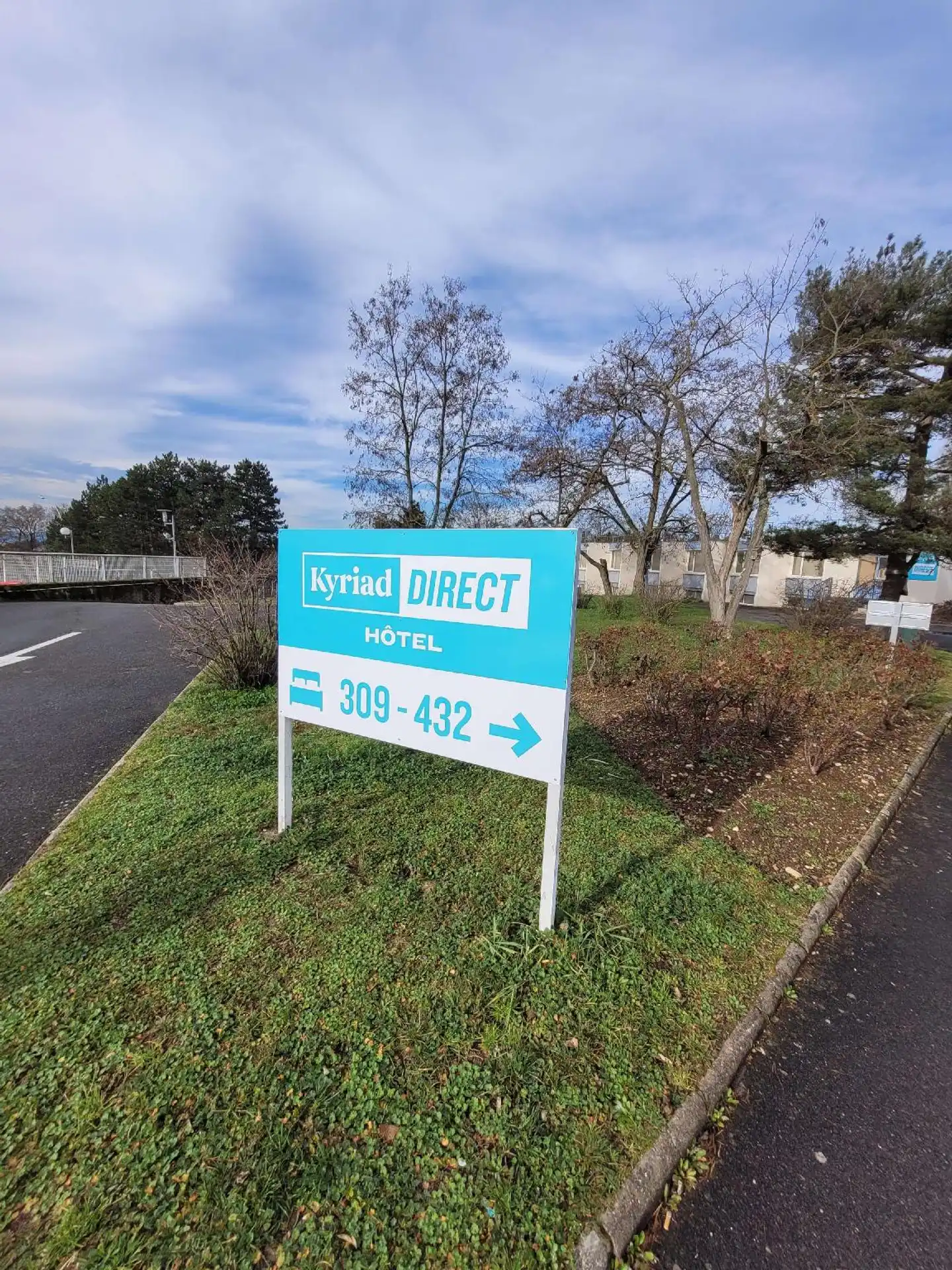 Kyriad Direct Lyon Nord - Dardilly Aussenansicht