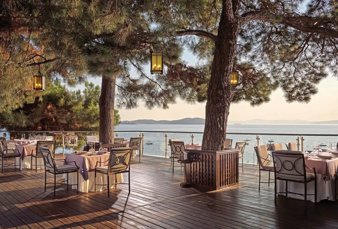 Eagles Palace RESTAURANT