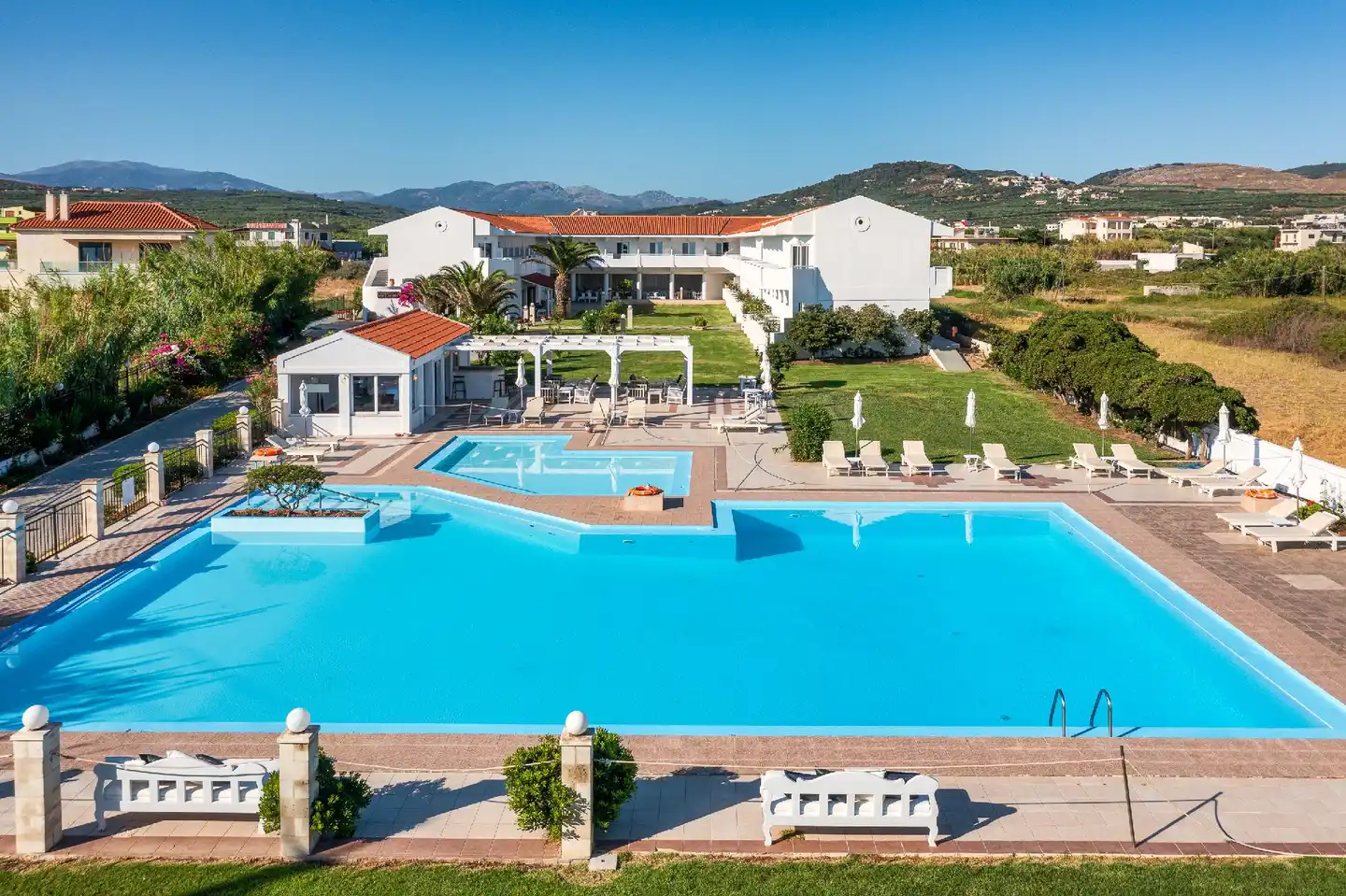 Mrs Chryssana Beach Hotel Pool