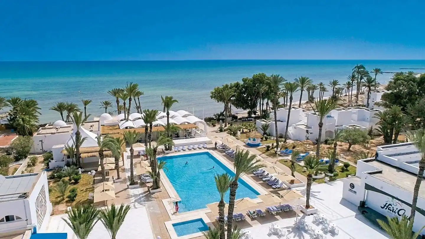 Hari Club Beach Resort Pool
