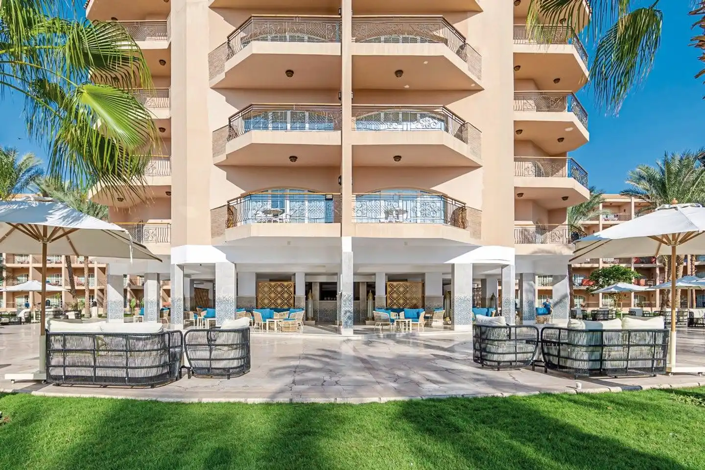 Siva Grand Beach Hotel Aussenansicht