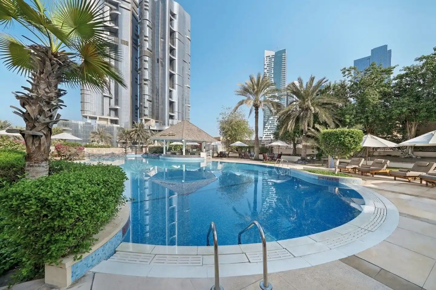 Sheraton Abu Dhabi Hotel & Resort Pool