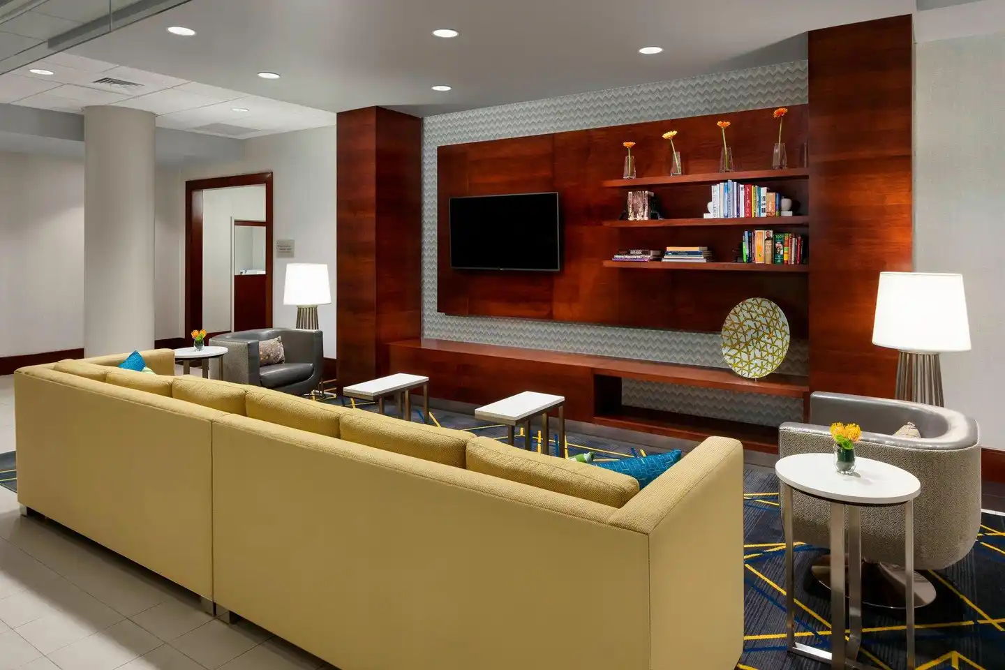 Courtyard by Marriott Boston Cambridge Lobby