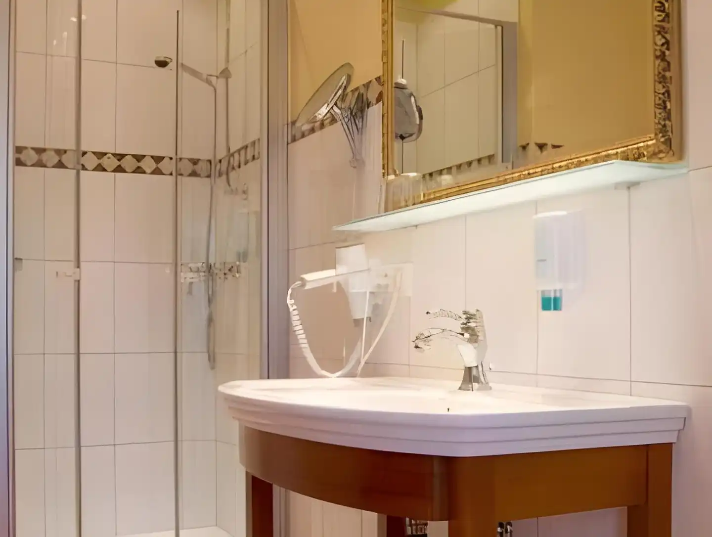 Goldene Sonne Badezimmer