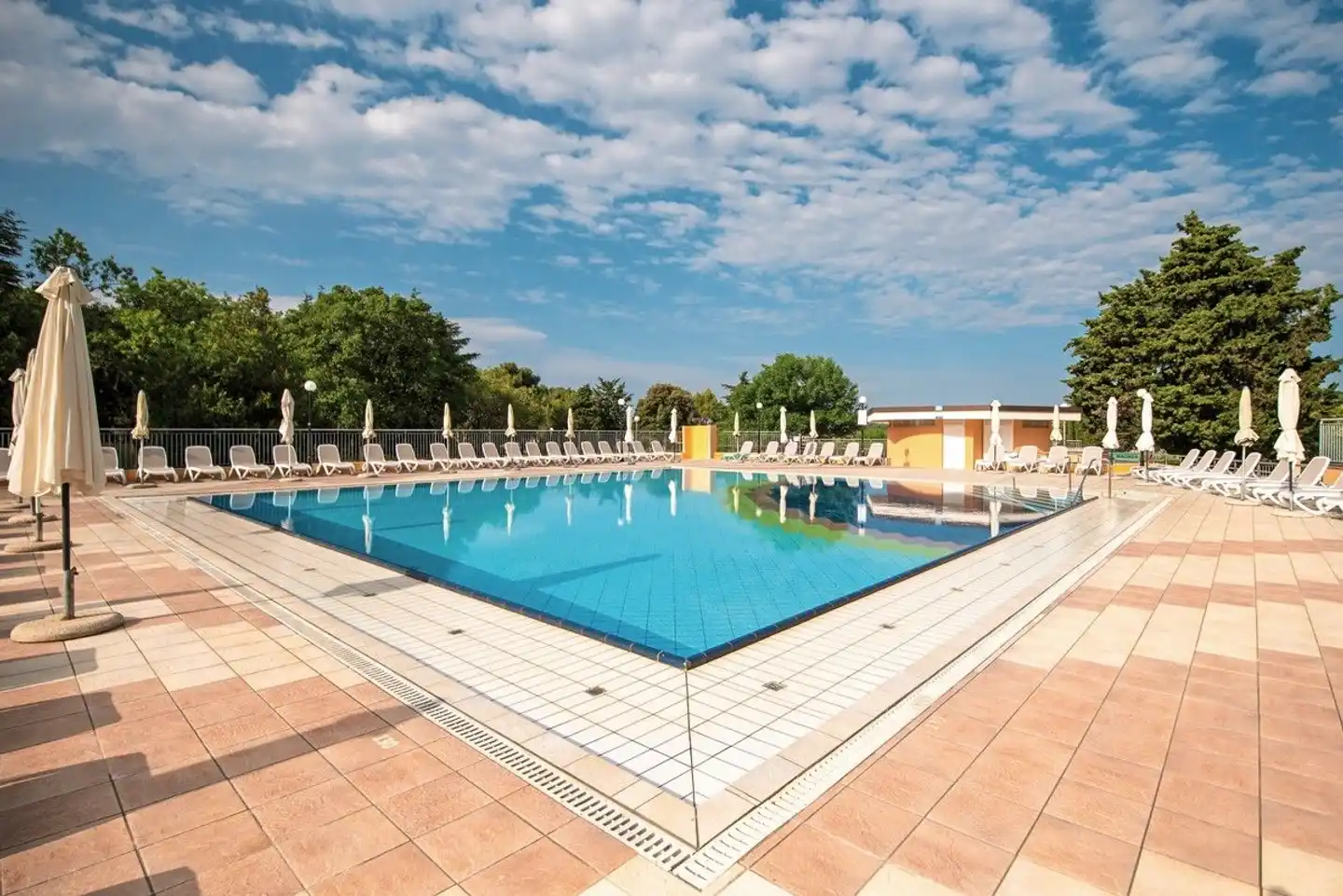 Arena Hotel Holiday Pool