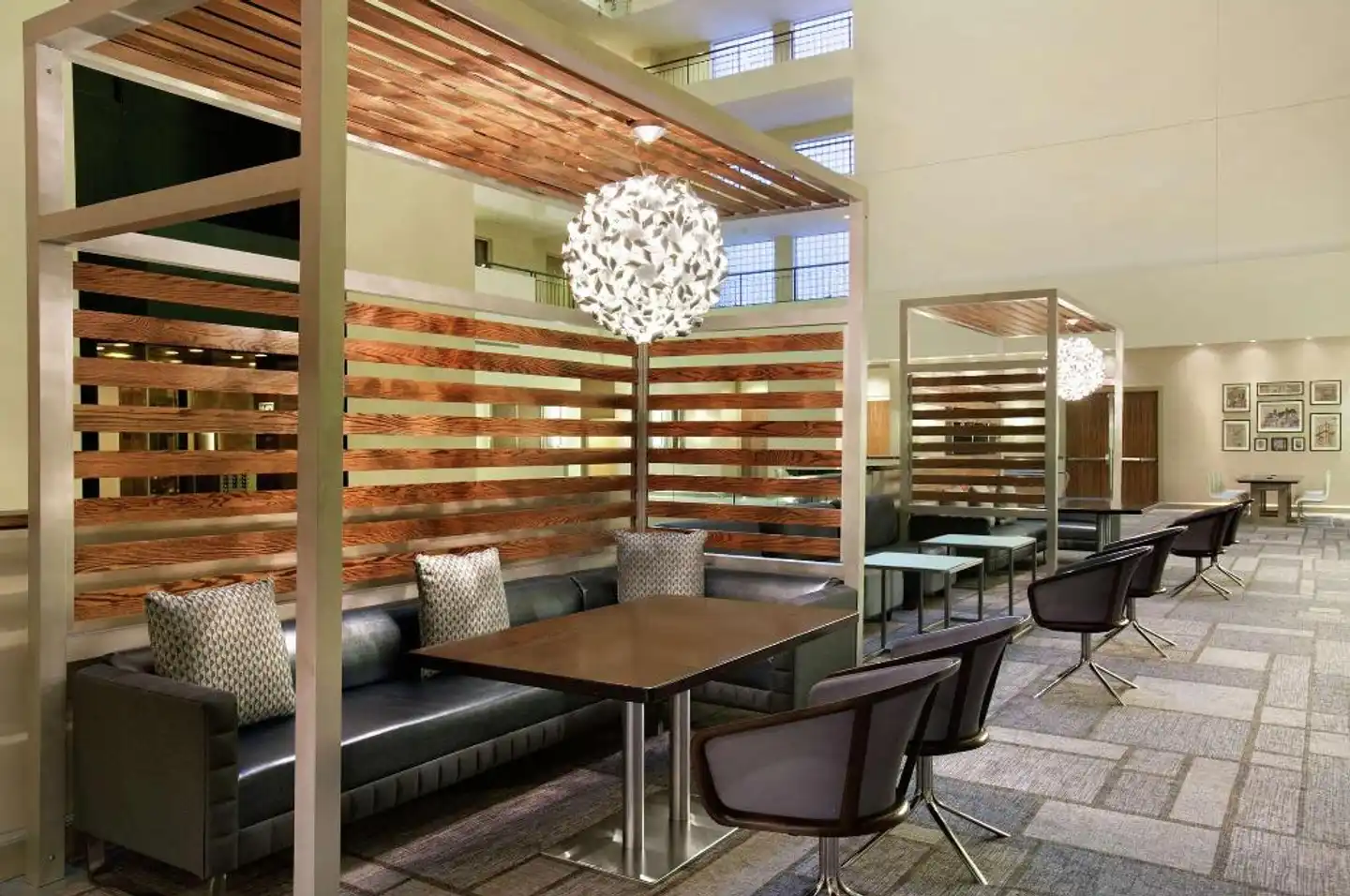 DoubleTree Suites by Hilton Boston - Cambridge Lobby