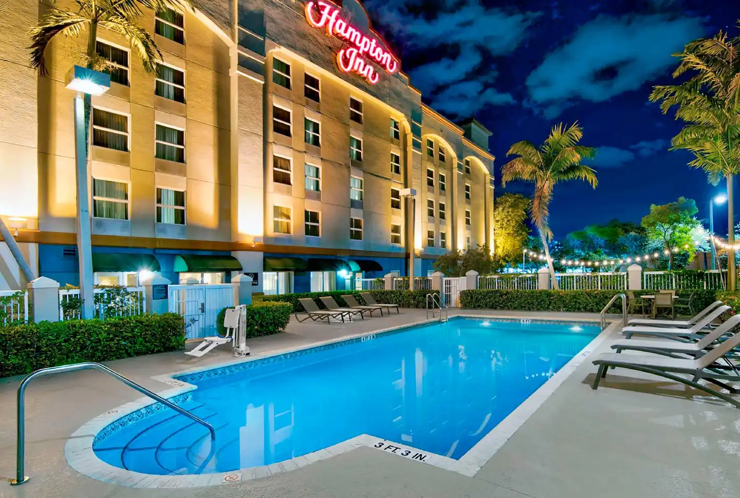 Hampton Inn Ft. Lauderdale Airport North Cruise Port Pool