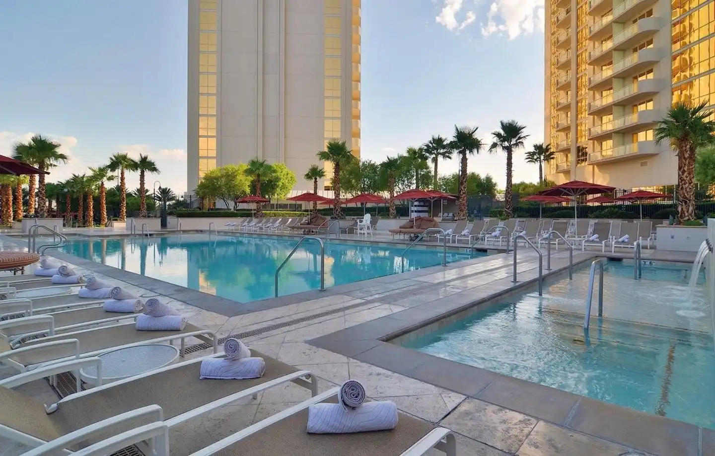 The Signature at MGM Grand Pool