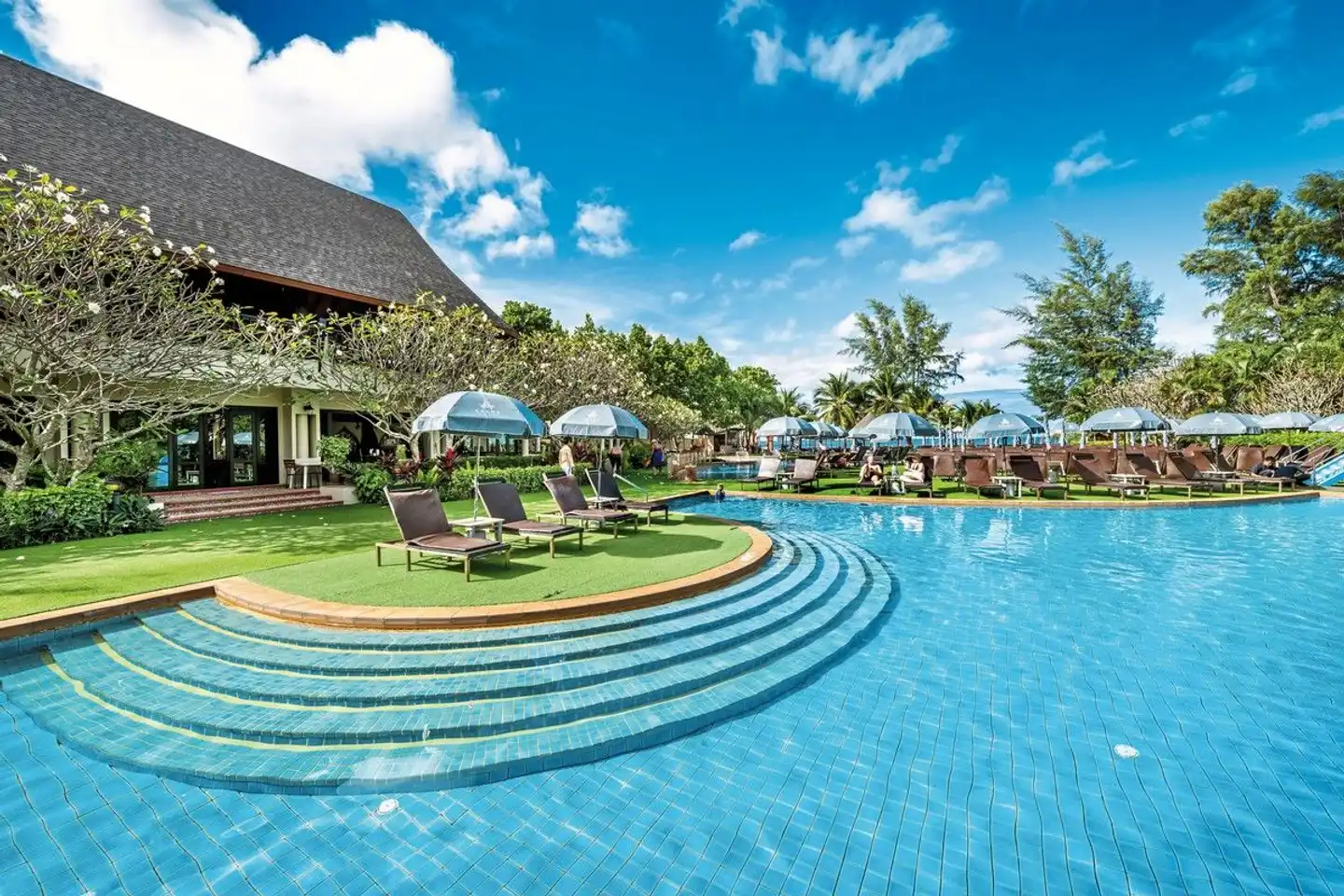 Chada Lanta Beach Resort Pool