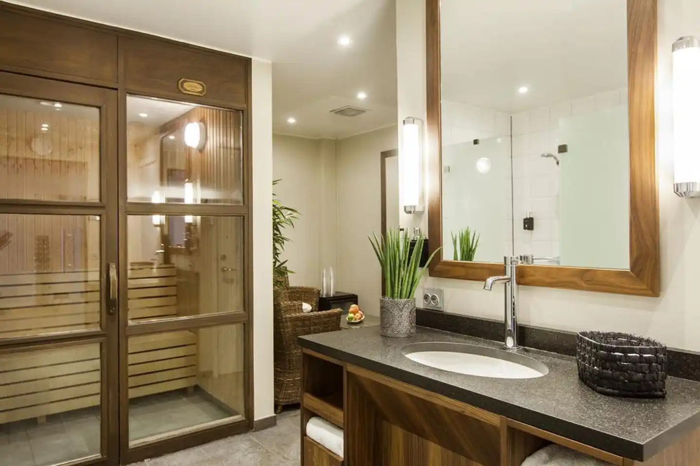 Elite Hotel Savoy Badezimmer