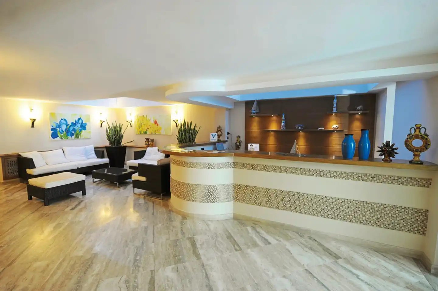 Hotel Tropis Lobby