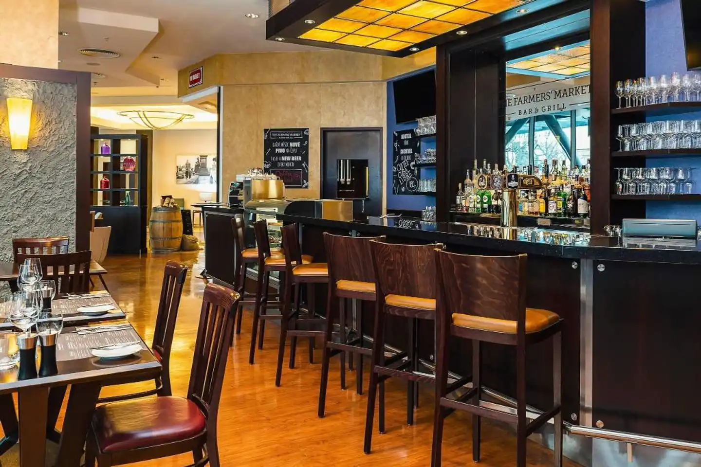 Courtyard by Marriott Prague City Bar