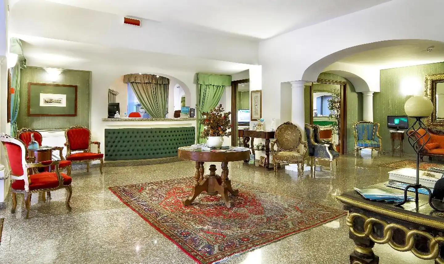 Colonna Palace Hotel Mediterraneo Wohnbeispiel