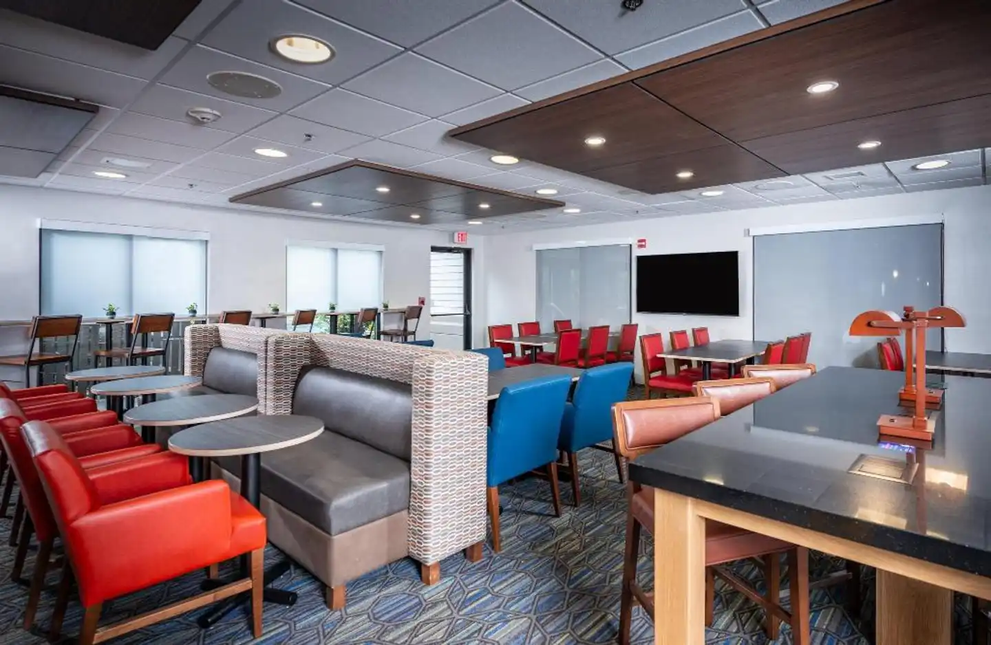 Holiday Inn Express Newport North - Middletown Lobby
