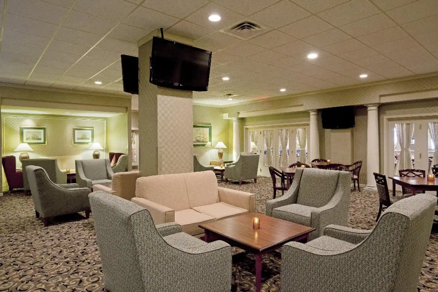 Holiday Inn Portland-By the Bay Lobby