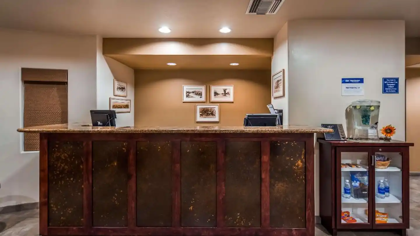 Best Western Cottonwood Inn Lobby