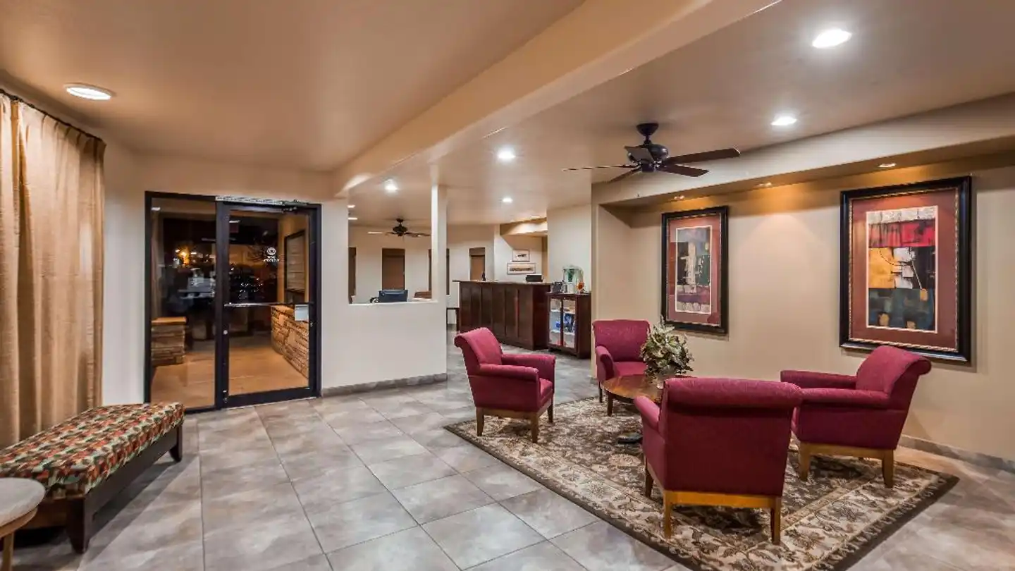 Best Western Cottonwood Inn Lobby