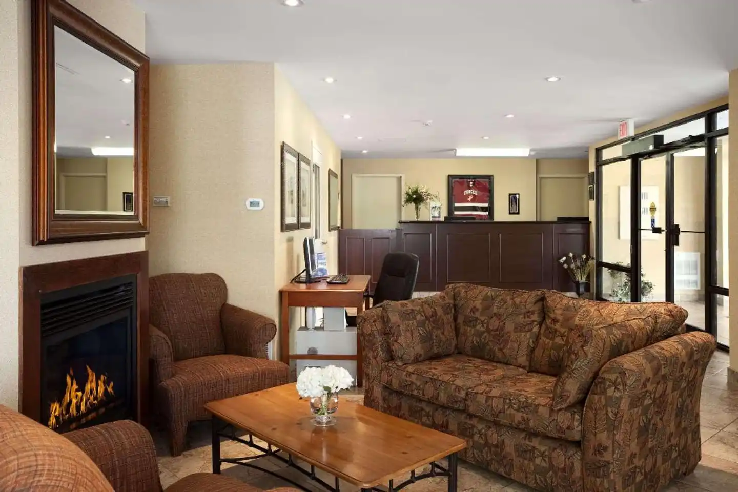 Travelodge by Wyndham Trenton Lobby