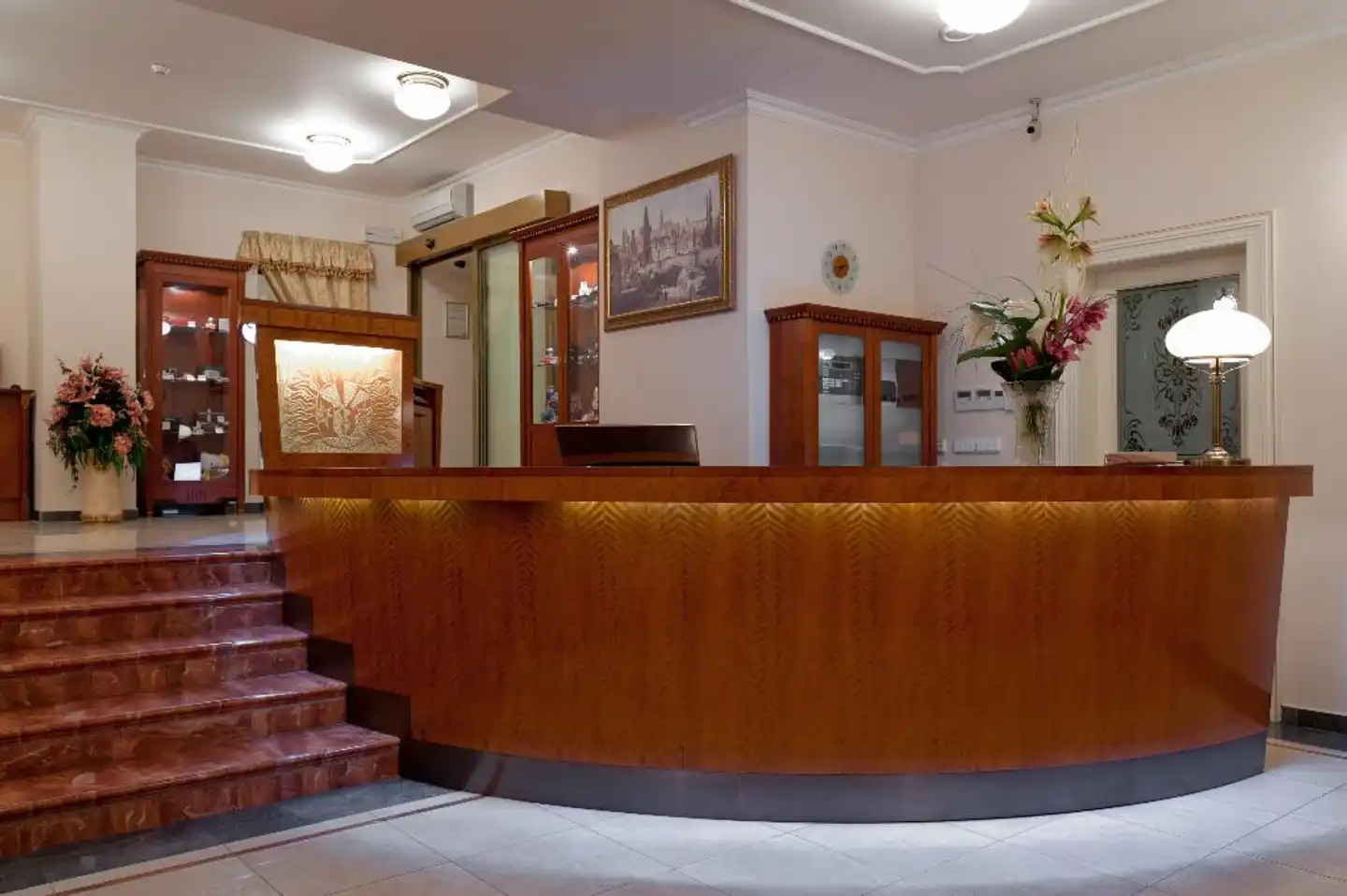Alqush Downtown Hotel Lobby