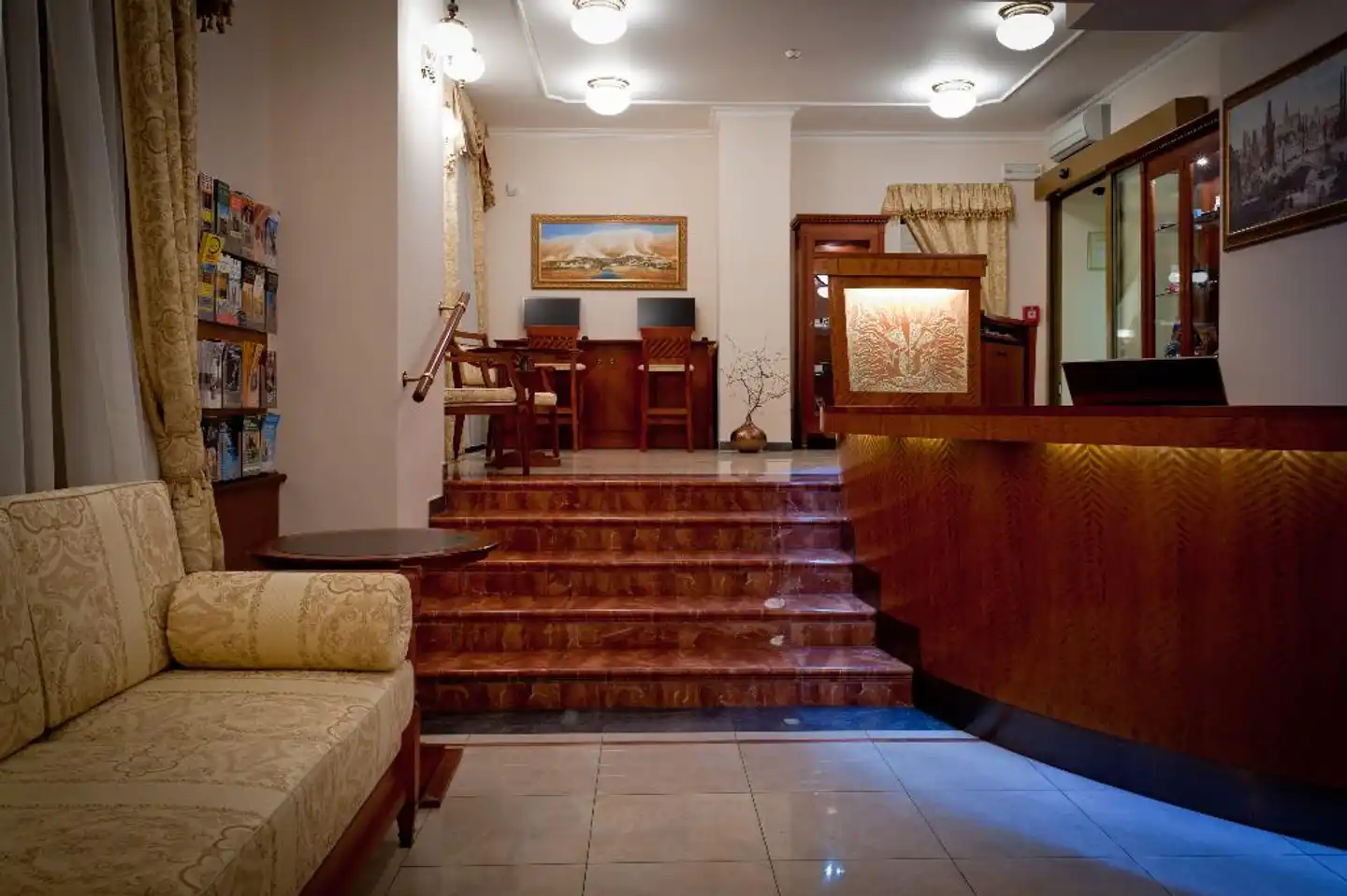 Alqush Downtown Hotel Lobby