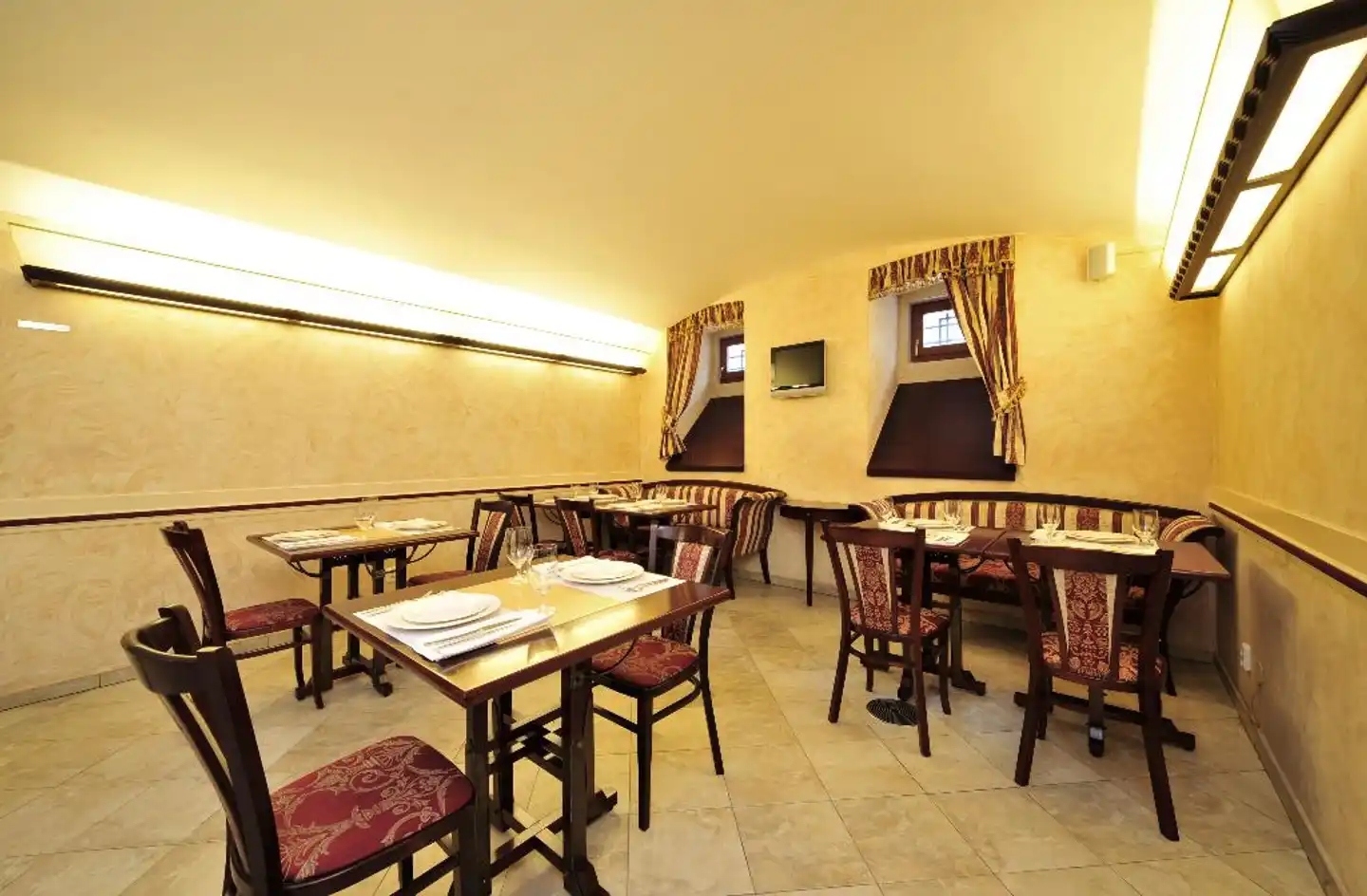 Alqush Downtown Hotel Restaurant