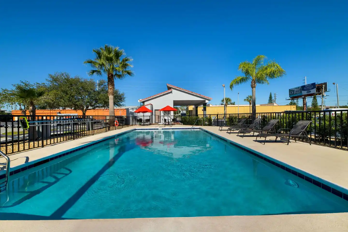 Days Inn Clermont Theme Park West Pool