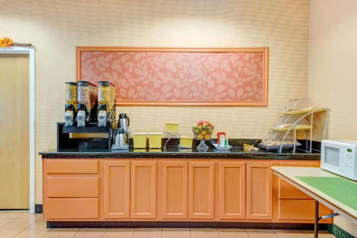 Days Hotel & Conference Center Methuen Lobby