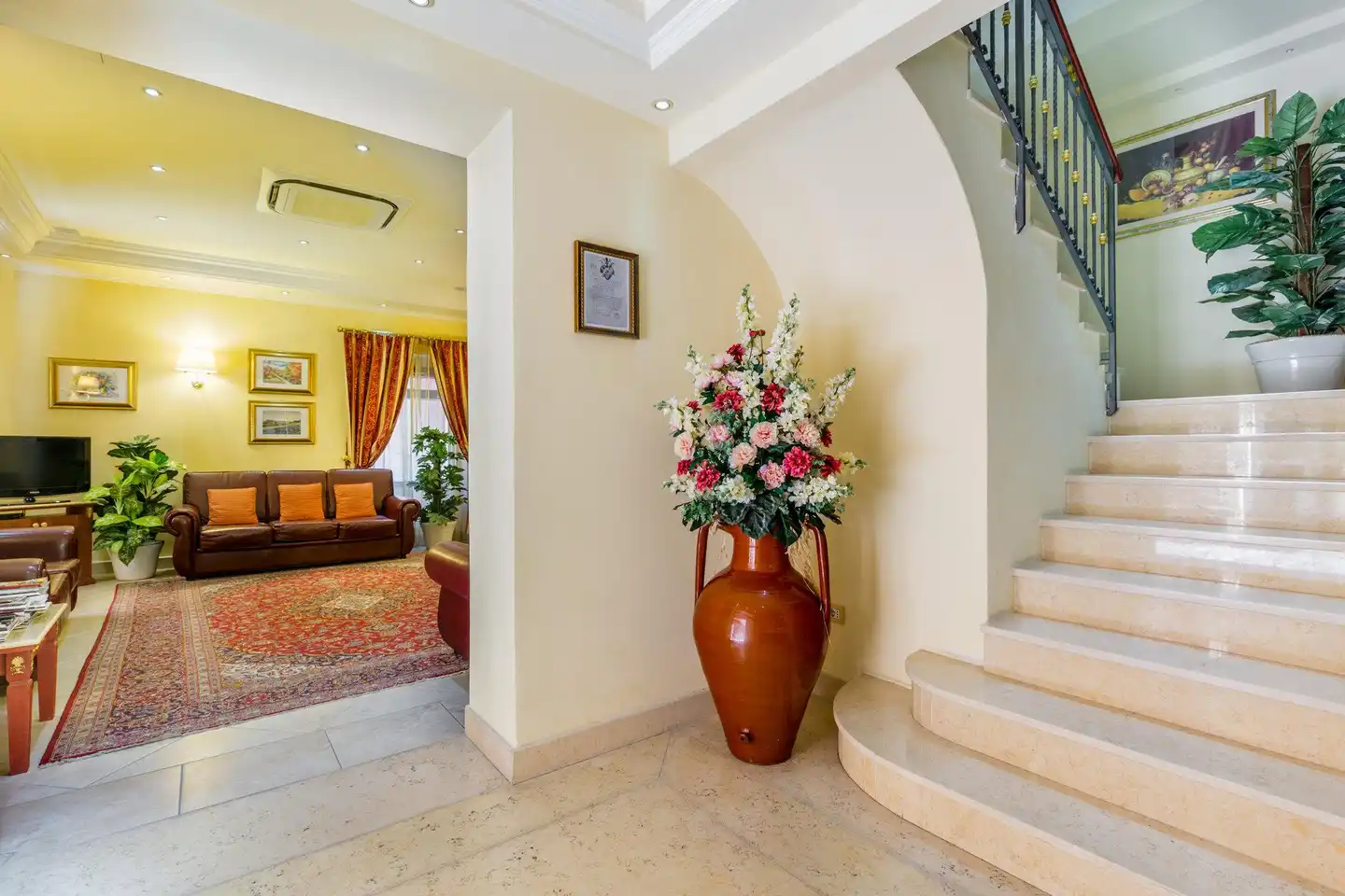 Panorama Lobby