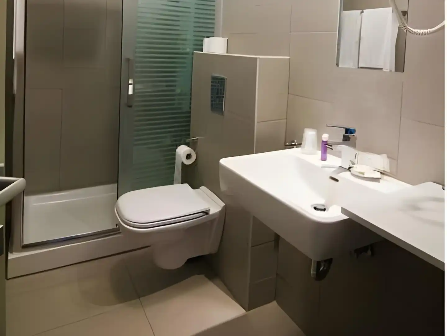 Garden Hotel Badezimmer