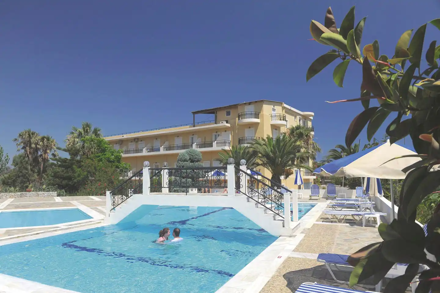 Vantaris Garden Pool