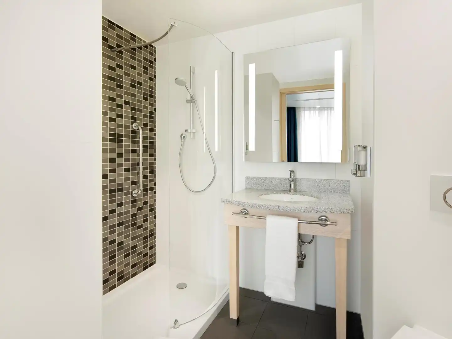 Hampton by Hilton London Docklands Badezimmer