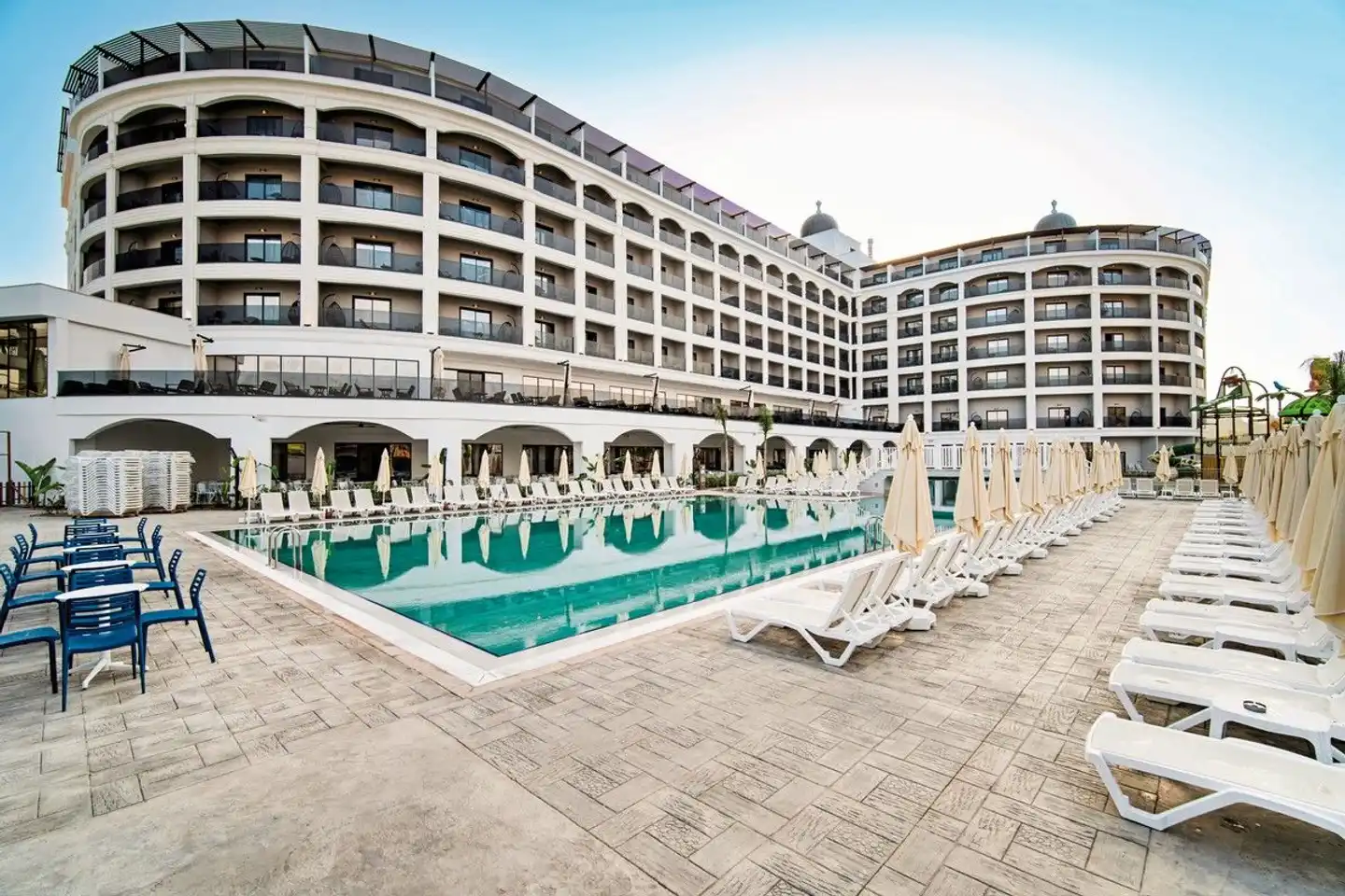 Side Moon Palace Hotel Pool