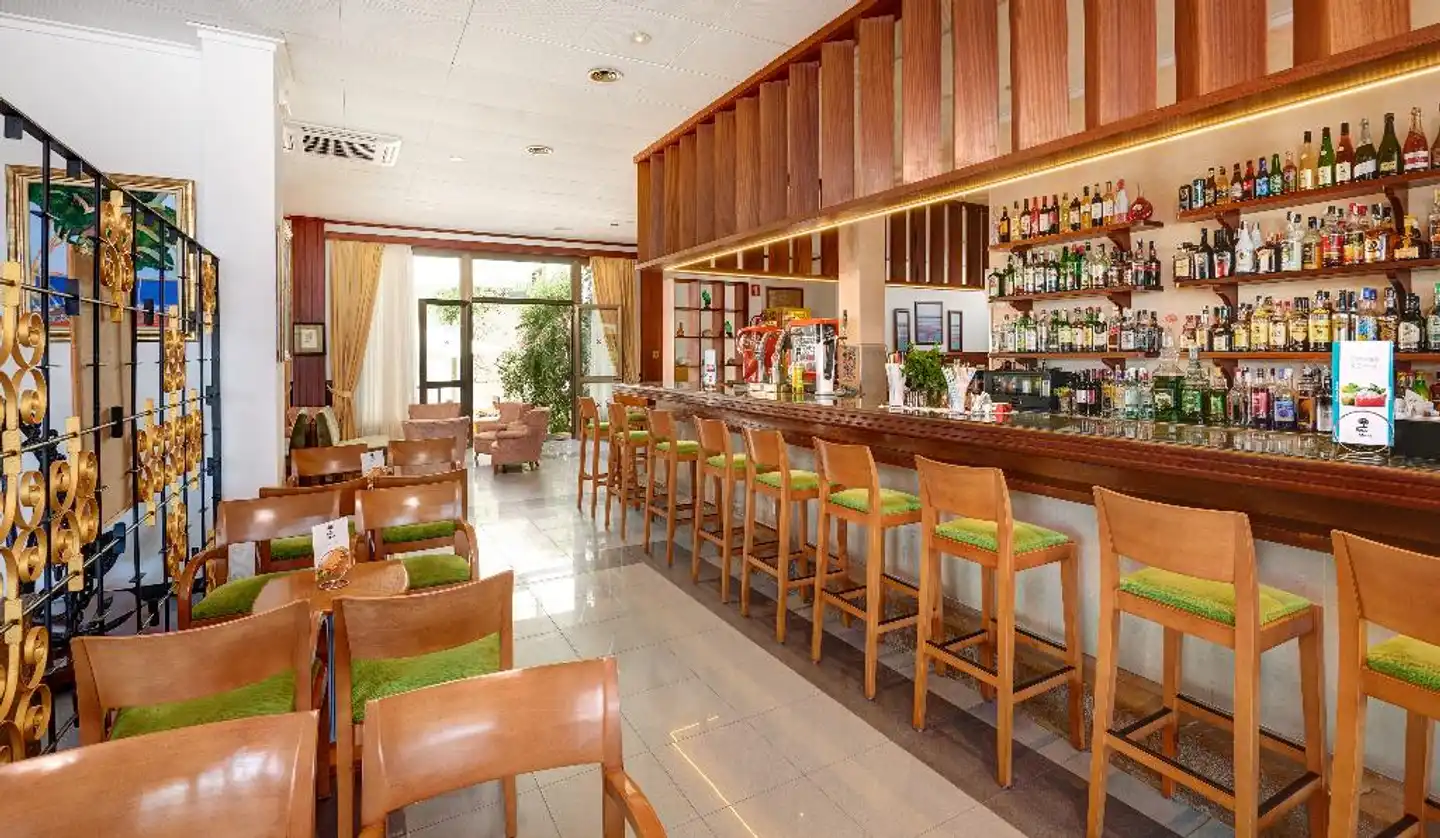 Hotel Moré Bar