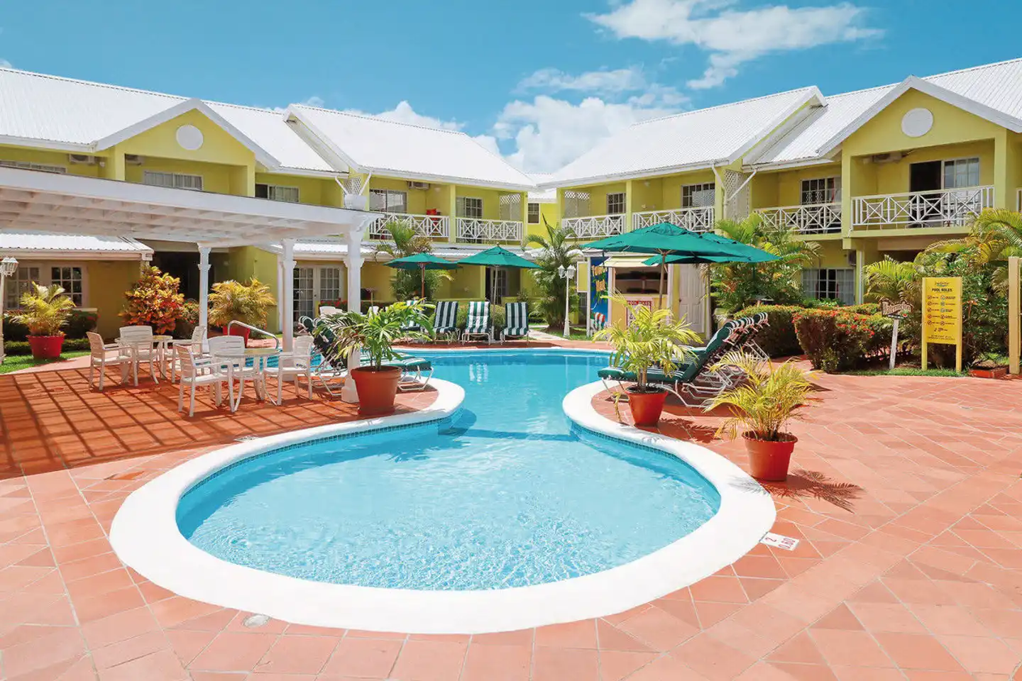 Bay Gardens Hotel Aussenansicht