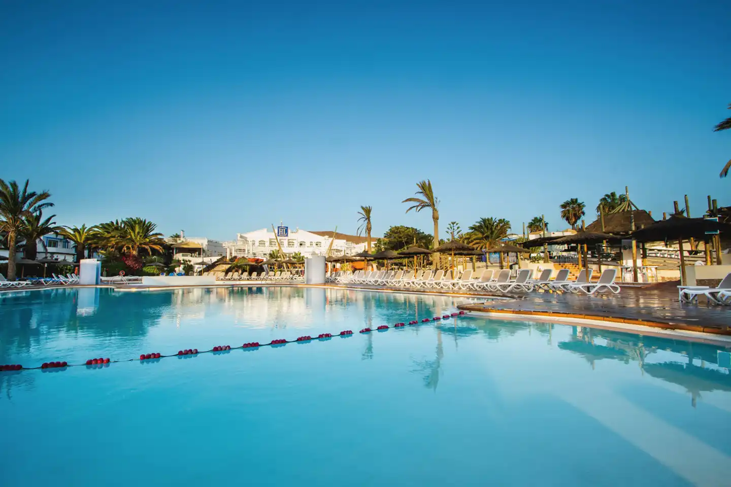 HL Paradise Island Pool
