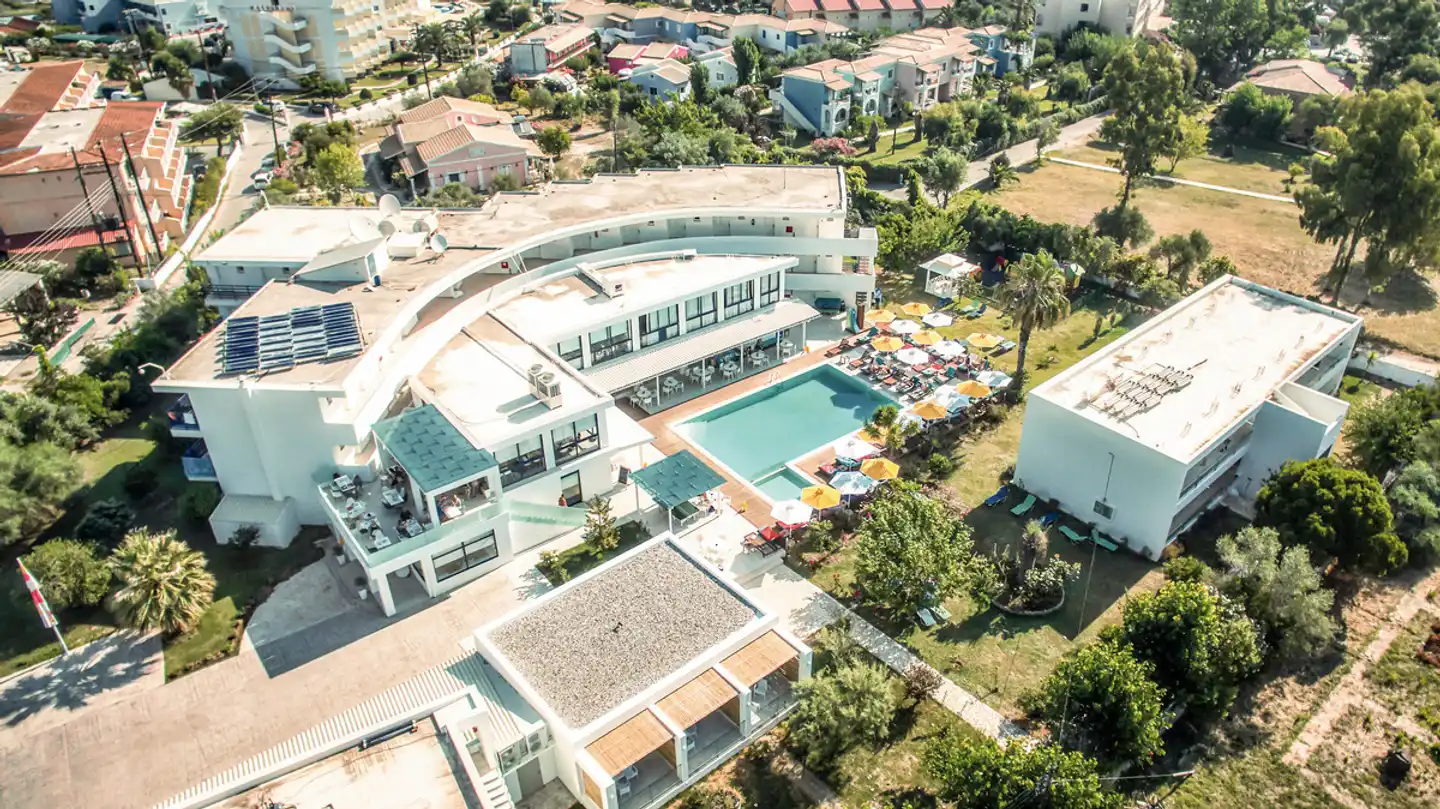 Nasos Hotel & Resort Aussenansicht
