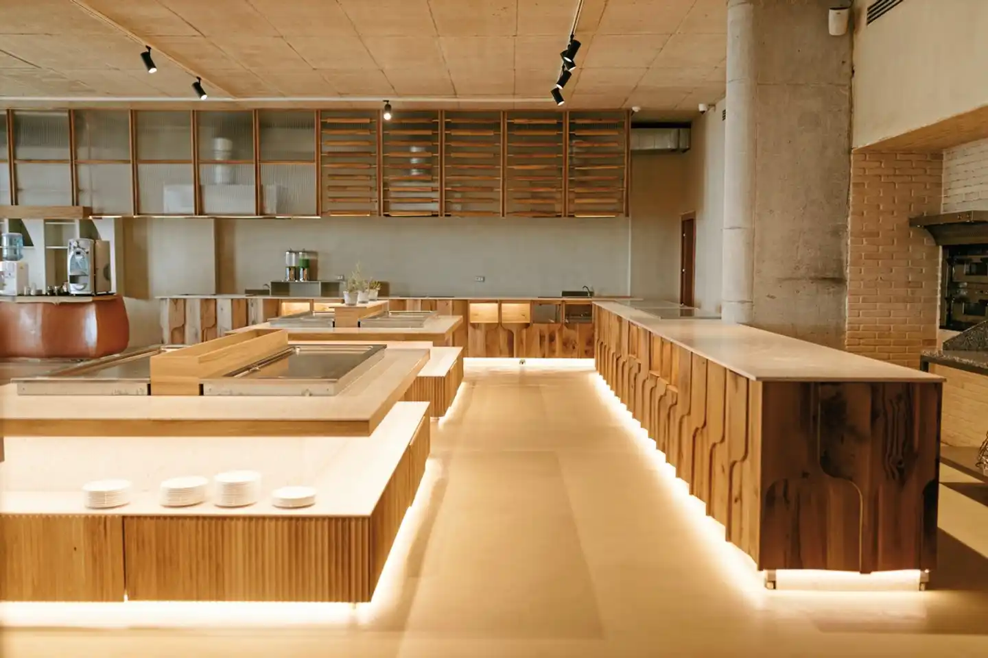Epidamn White Sensation Restaurant