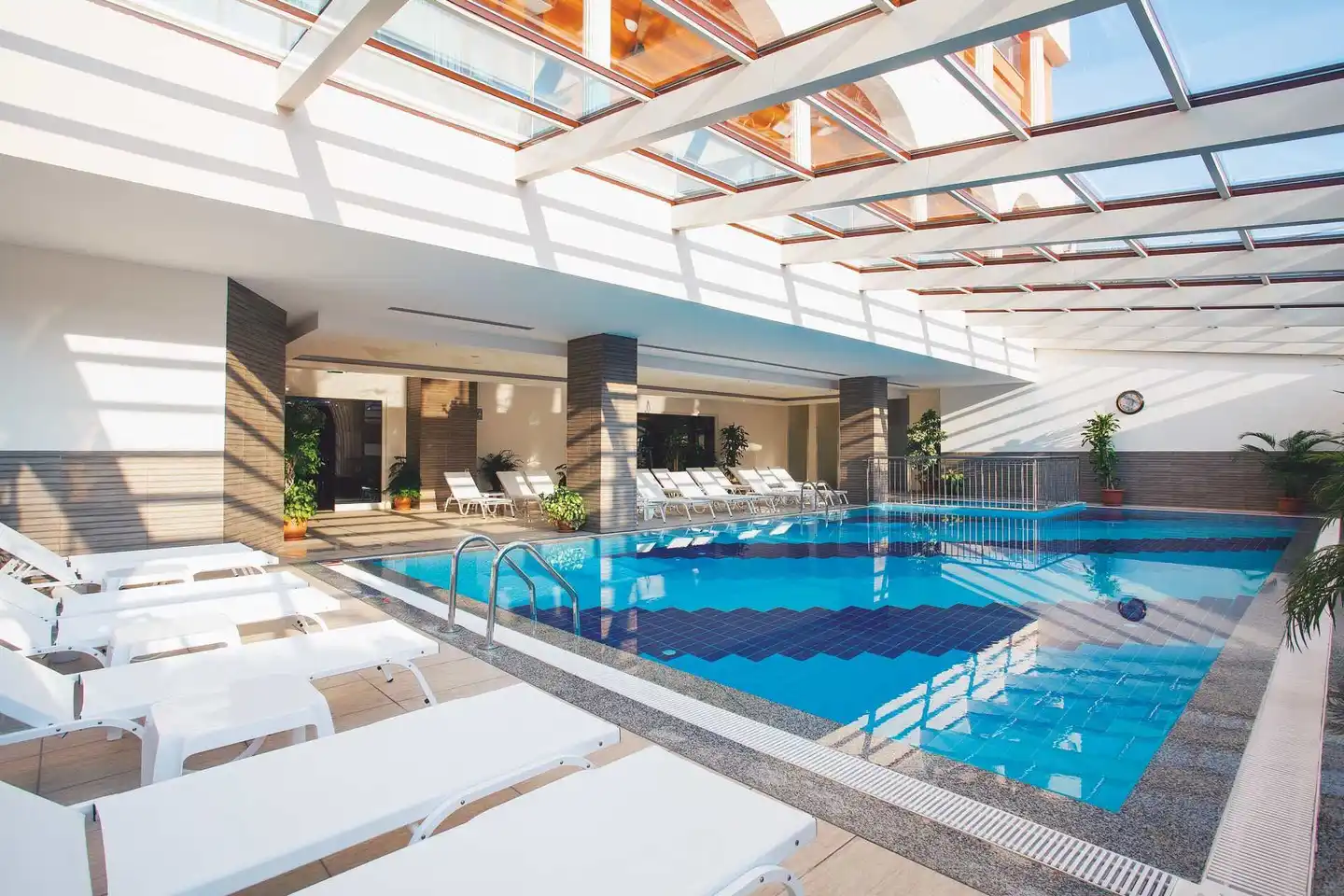 Orange Palace Hotel Hallenbad